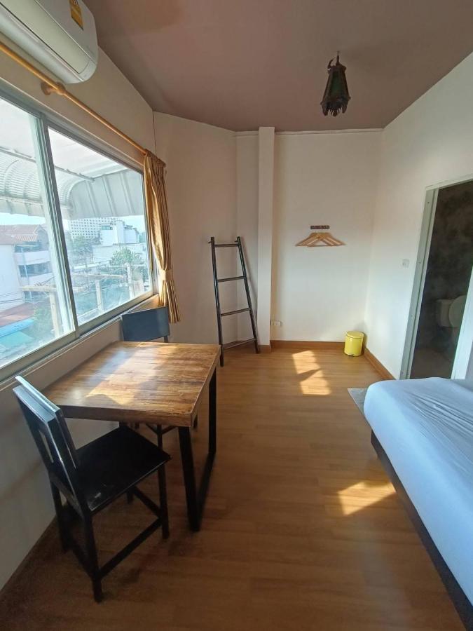 Soft Night Barzaar Hostel Chiang Mai Ngoại thất bức ảnh
