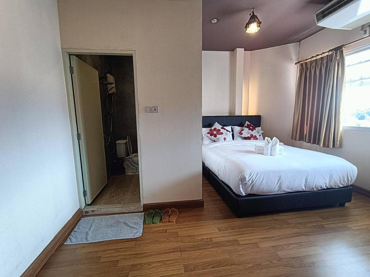 Soft Night Barzaar Hostel Chiang Mai Ngoại thất bức ảnh