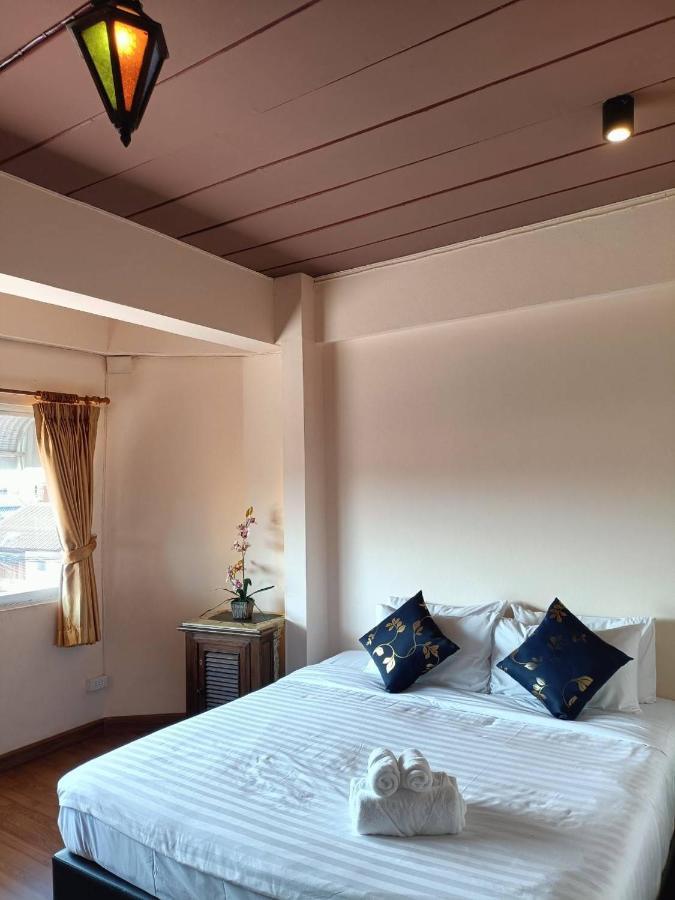 Soft Night Barzaar Hostel Chiang Mai Ngoại thất bức ảnh