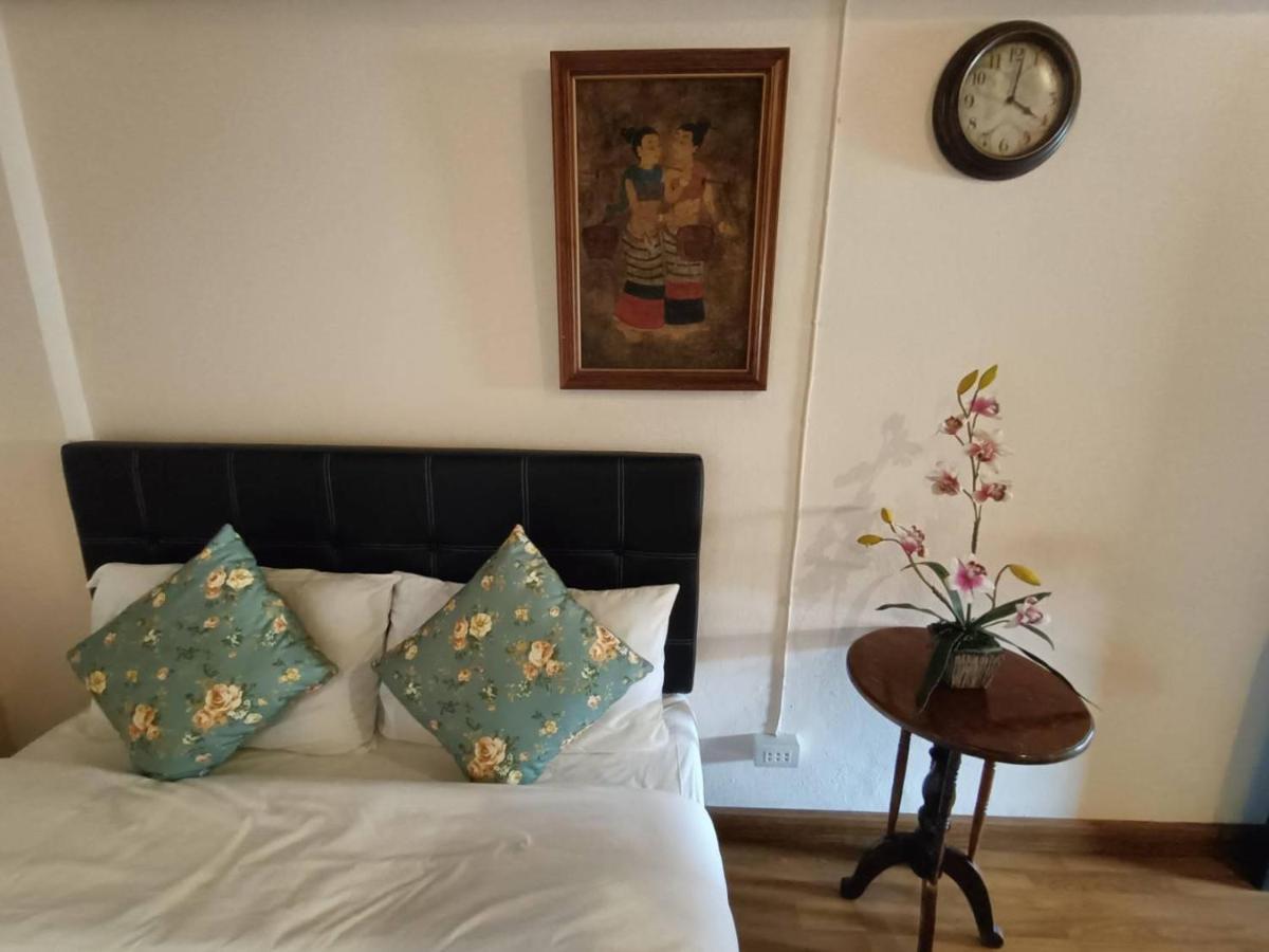 Soft Night Barzaar Hostel Chiang Mai Ngoại thất bức ảnh
