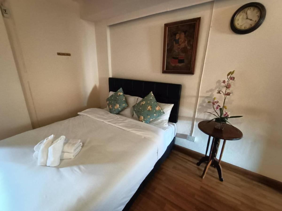 Soft Night Barzaar Hostel Chiang Mai Ngoại thất bức ảnh
