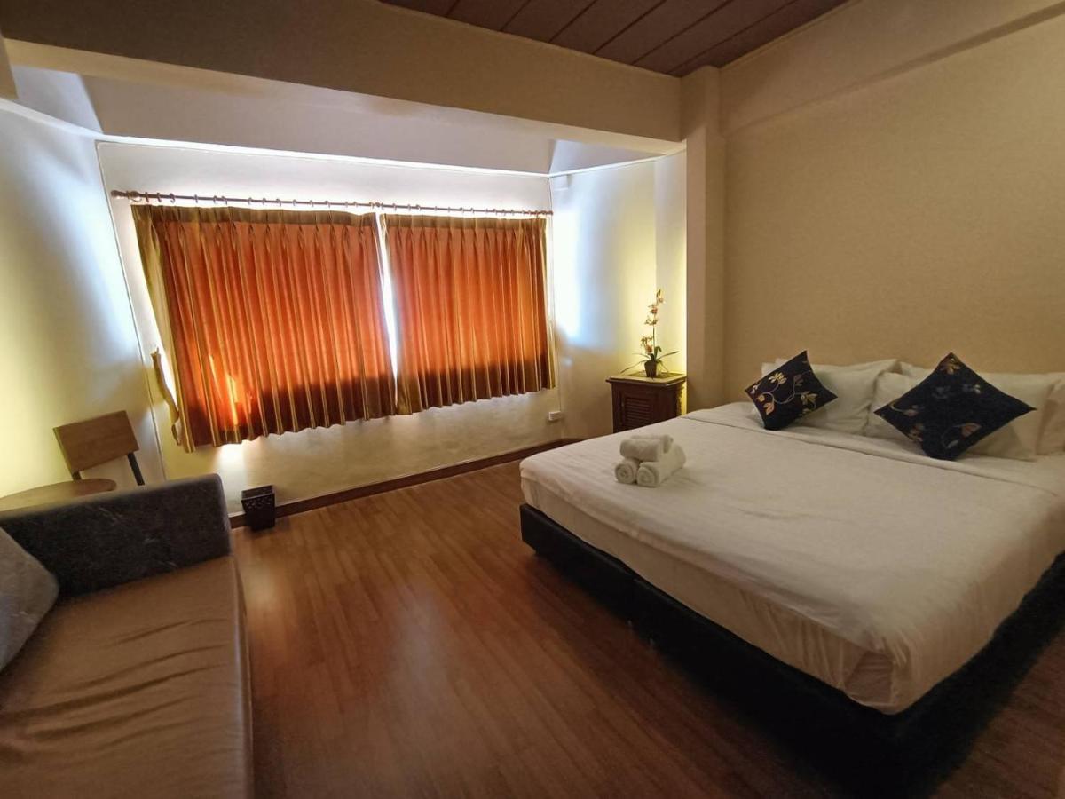 Soft Night Barzaar Hostel Chiang Mai Ngoại thất bức ảnh