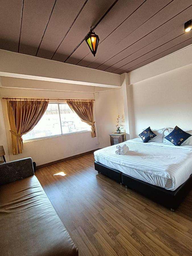 Soft Night Barzaar Hostel Chiang Mai Ngoại thất bức ảnh