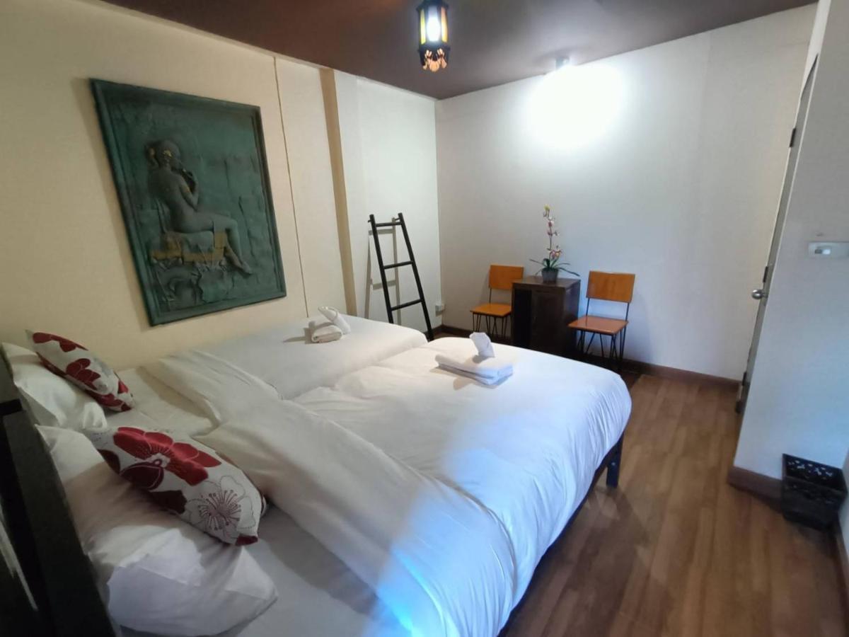 Soft Night Barzaar Hostel Chiang Mai Ngoại thất bức ảnh