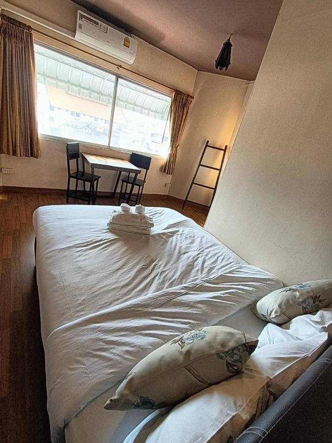 Soft Night Barzaar Hostel Chiang Mai Ngoại thất bức ảnh